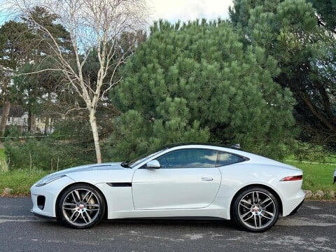 Jaguar F-Type I4 R-DYNAMIC 12