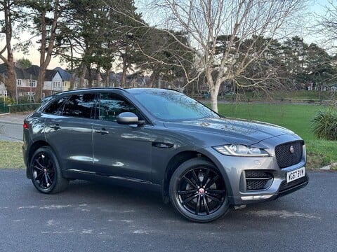 Jaguar F-Pace R-SPORT AWD 26