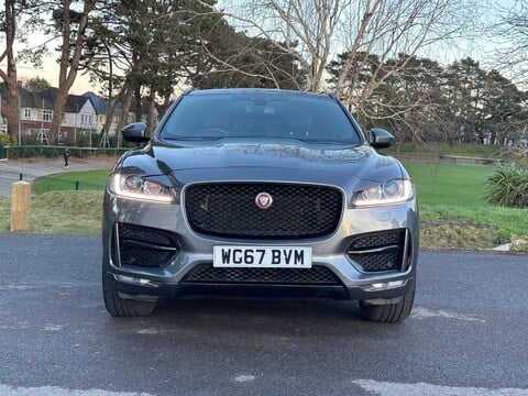 Jaguar F-Pace R-SPORT AWD 28