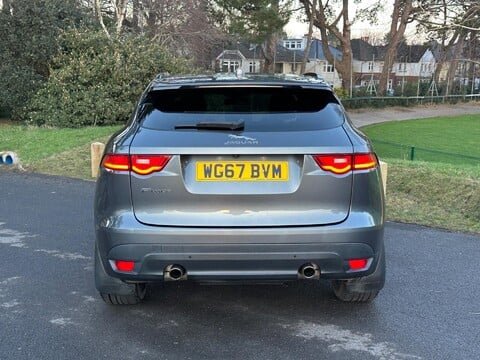 Jaguar F-Pace R-SPORT AWD 8