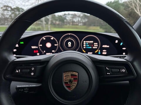 Porsche Taycan 4S (93KWH) 28