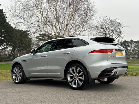 Jaguar F-Pace V6 S AWD 7