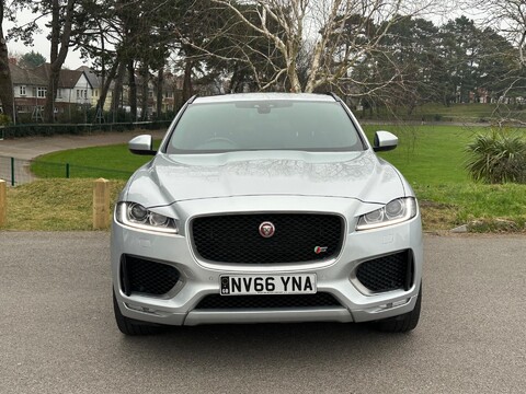 Jaguar F-Pace V6 S AWD 26