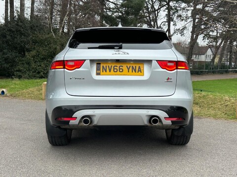 Jaguar F-Pace V6 S AWD 34