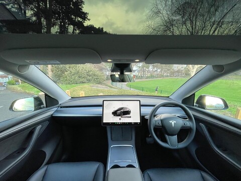 Tesla Model Y LONG RANGE AWD 13