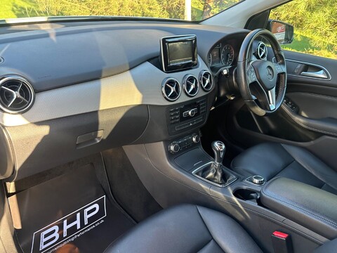 Mercedes-Benz B Class B180 BLUEEFFICIENCY SPORT 25