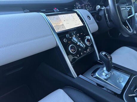 Land Rover Discovery Sport R-DYNAMIC SE 