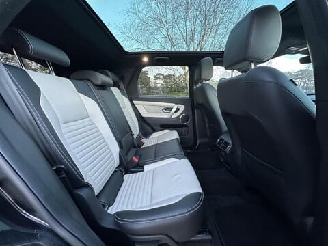 Land Rover Discovery Sport R-DYNAMIC SE 24