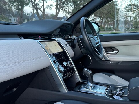 Land Rover Discovery Sport R-DYNAMIC SE 32