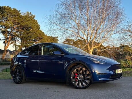 Tesla Model Y PERFORMANCE AWD