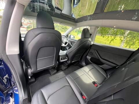 Tesla Model Y PERFORMANCE AWD 5