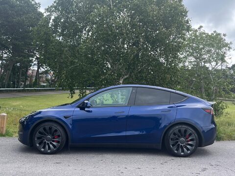 Tesla Model Y PERFORMANCE AWD 7