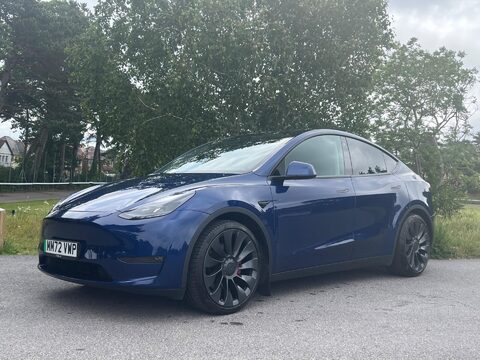 Tesla Model Y PERFORMANCE AWD 16