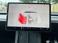 Tesla Model Y PERFORMANCE AWD 22