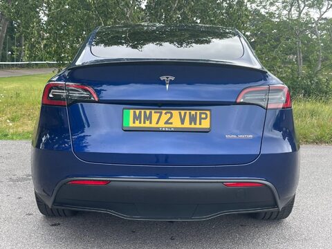 Tesla Model Y PERFORMANCE AWD 27