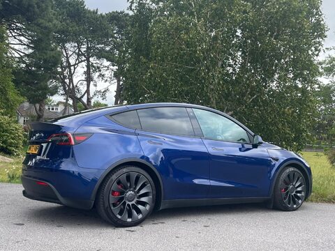 Tesla Model Y PERFORMANCE AWD 28