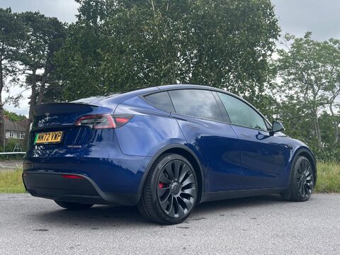 Tesla Model Y PERFORMANCE AWD 31