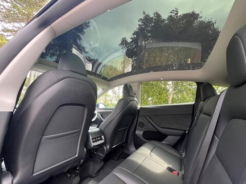 Tesla Model Y PERFORMANCE AWD 32