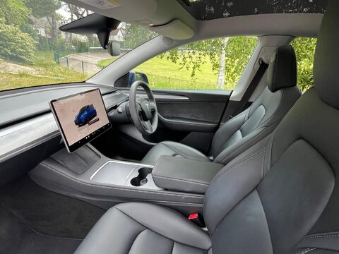 Tesla Model Y PERFORMANCE AWD 35
