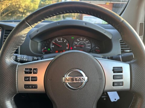 Nissan Navara DCI TEKNA 4X4 SHR DCB 16