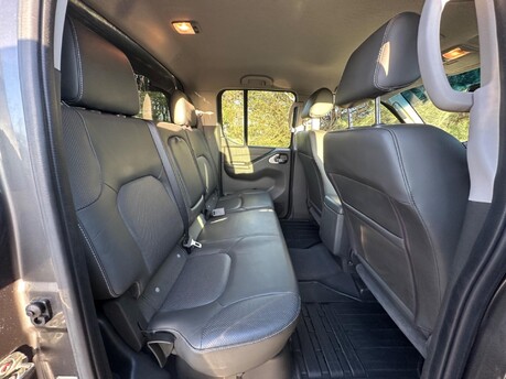 Nissan Navara DCI TEKNA 4X4 SHR DCB 