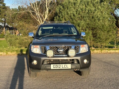 Nissan Navara DCI TEKNA 4X4 SHR DCB 21