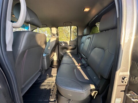 Nissan Navara DCI TEKNA 4X4 SHR DCB 27