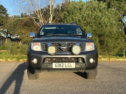 Nissan Navara DCI TEKNA 4X4 SHR DCB 2