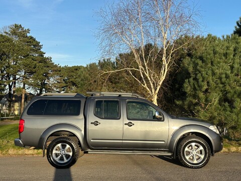 Nissan Navara DCI TEKNA 4X4 SHR DCB 11