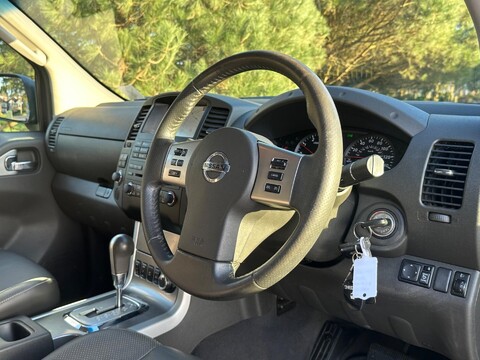 Nissan Navara DCI TEKNA 4X4 SHR DCB 5