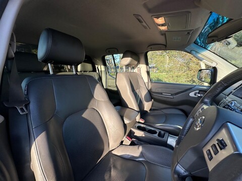 Nissan Navara DCI TEKNA 4X4 SHR DCB 17
