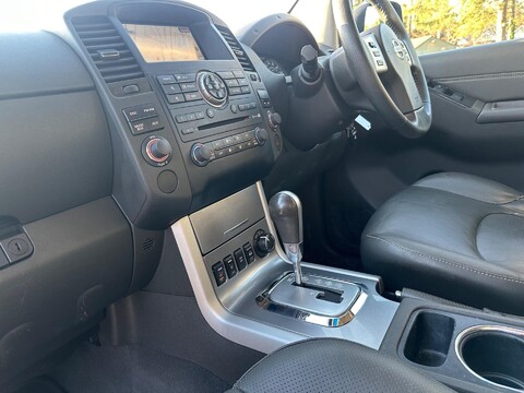 Nissan Navara DCI TEKNA 4X4 SHR DCB 23