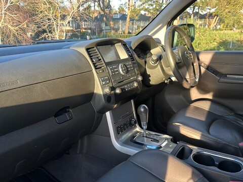 Nissan Navara DCI TEKNA 4X4 SHR DCB 26