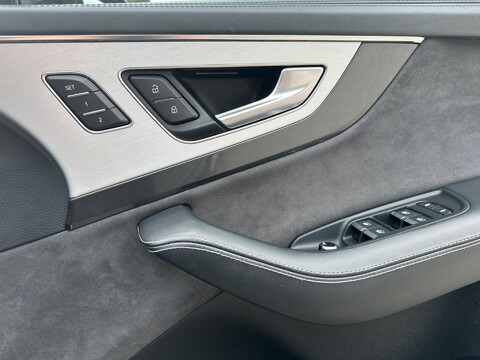 Audi SQ7 SQ7 TDI QUATTRO VORSPRUNG 25