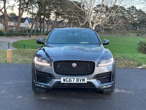 Jaguar F-Pace R-SPORT AWD 2