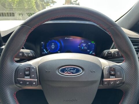 Ford Kuga ST-LINE X EDITION 16