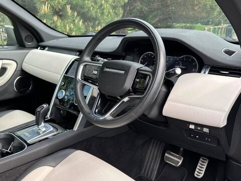 Land Rover Discovery Sport 1.5 P300e 12.2kWh R-Dynamic HSE Auto 4WD Euro 6 (s/s) 5dr 5