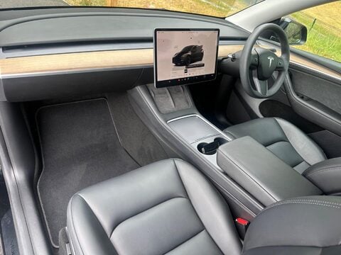 Tesla Model Y (Dual Motor) Long Range Auto 4WDE 5dr 29