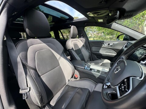 Volvo V60 D4 R-DESIGN PLUS 23