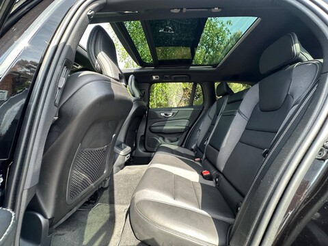 Volvo V60 D4 R-DESIGN PLUS 30