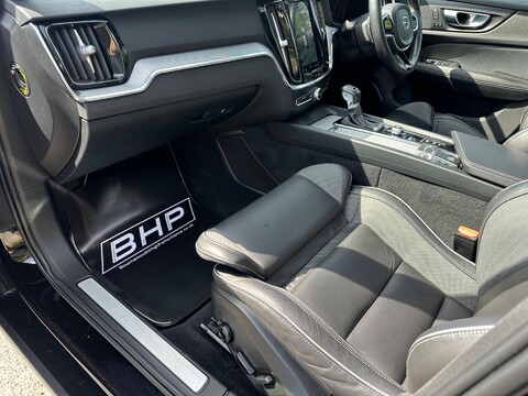 Volvo V60 D4 R-DESIGN PLUS 26