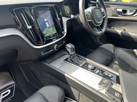 Volvo V60 D4 R-DESIGN PLUS 29