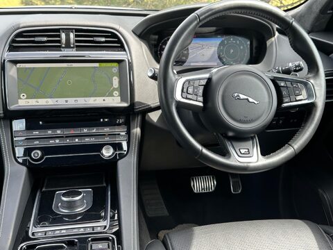 Jaguar F-Pace 2.0 P250i R-Sport Auto AWD Euro 6 (s/s) 5dr 31