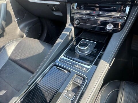 Jaguar F-Pace CHEQUERED FLAG AWD 14
