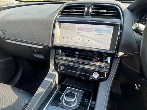 Jaguar F-Pace CHEQUERED FLAG AWD 15