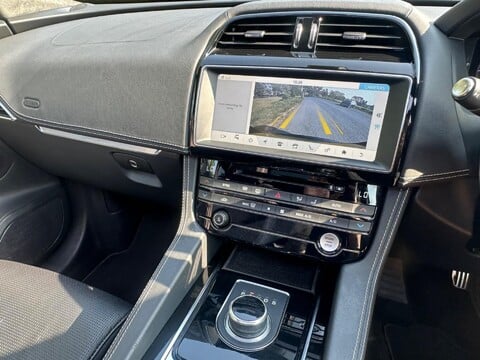 Jaguar F-Pace CHEQUERED FLAG AWD 16
