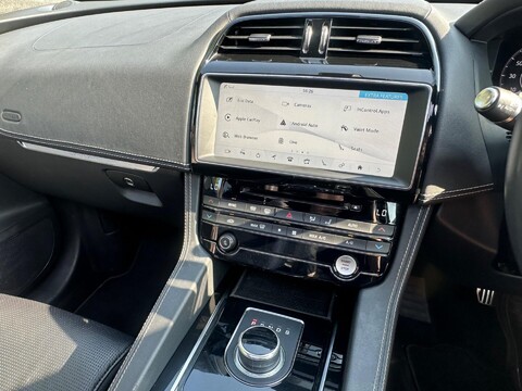 Jaguar F-Pace CHEQUERED FLAG AWD 17