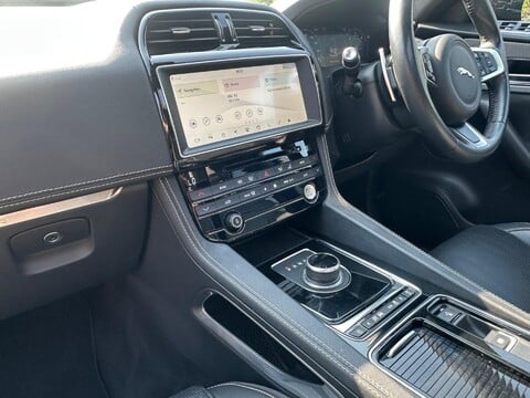 Jaguar F-Pace CHEQUERED FLAG AWD 29