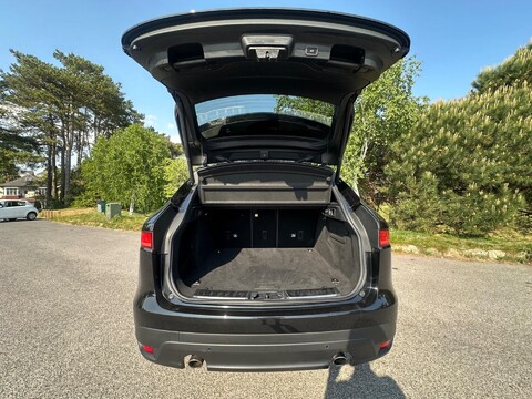 Jaguar F-Pace CHEQUERED FLAG AWD 34