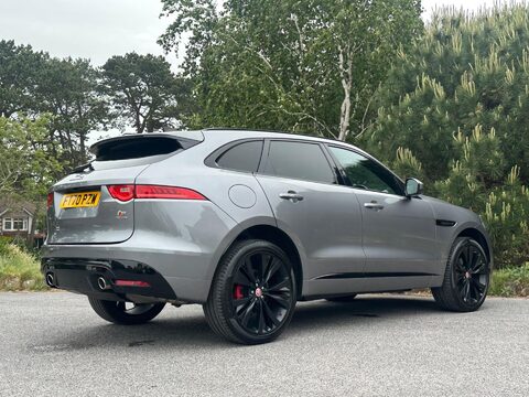 Jaguar F-Pace 3.0 D300 V6 S Auto AWD Euro 6 (s/s) 5dr 8